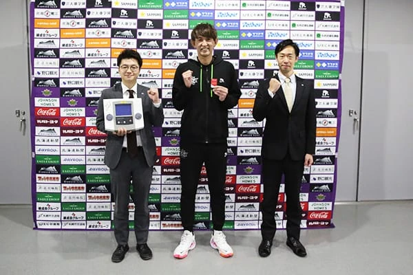 男子プロバスケットボールBリーグ B1所属「レバンガ北海道」とのサプライヤー契約記念撮影